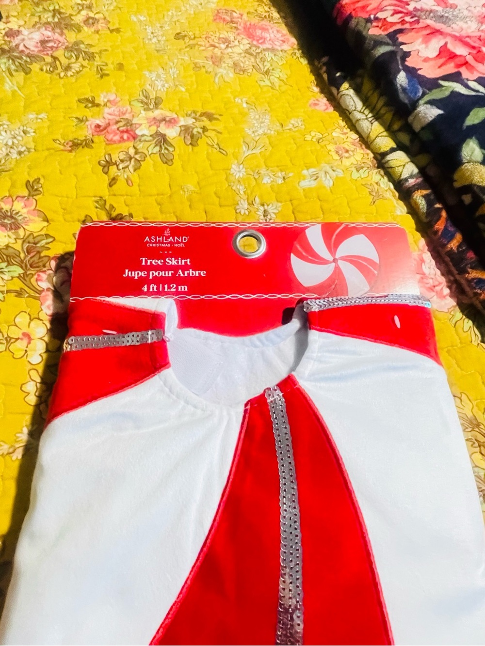 Tree skirt red white candy stripped with silver detail 4ft Ashland brand - new